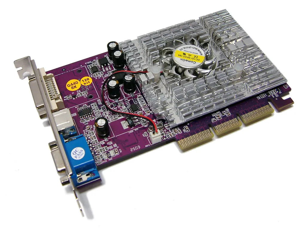 裝有散熱風(fēng)扇的PCB電路板
